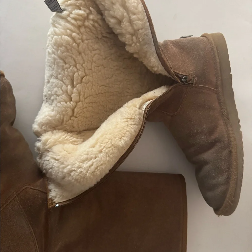 UGG real shearling suede leather Winter Boots with Side Zipper. Size: 8